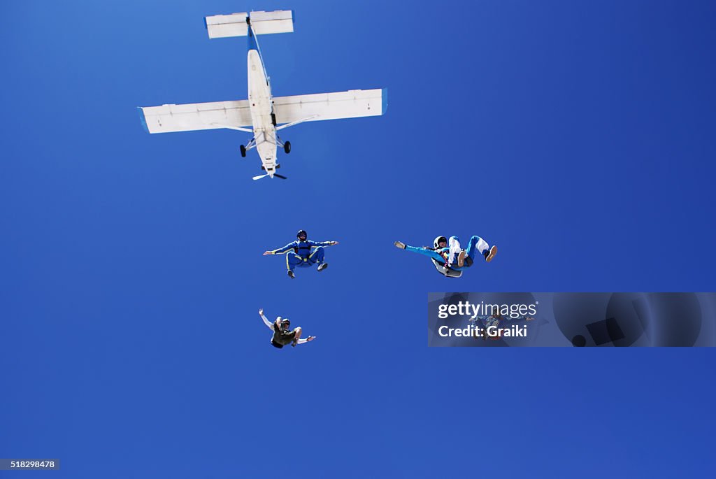 Skydivers jump from the plane