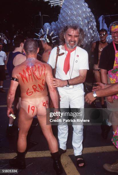 British comedian Billy Connolly poses at the Gay and Lesbian Mardi Gras before parade February 1999 in Sydney, Australia.