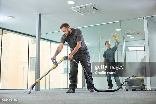 limpieza de oficinas contratistas - aspiradora-artículo-de-limpieza fotografías e imágenes de stock