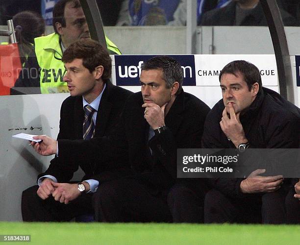 Jose Mourinho Manager of Chelsea during the Champions League Group H match between FC Porto and Chelsea at the Estadio Do Dragao on December 7, 2004...