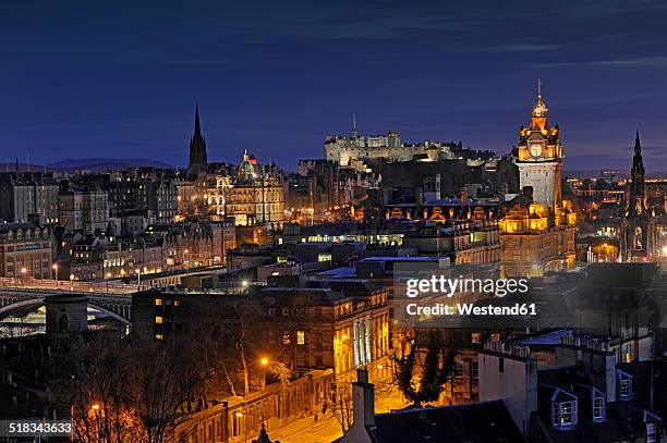 uk, scotland, edinburgh, city view with edinburgh castle - balmoral hotel 個照片及圖片檔