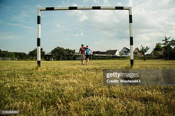 germany, mannheim, father and son playing soccer - two guys playing soccer stockfoto's en -beelden