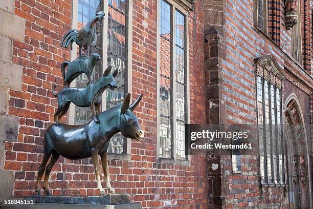 germany, bremen, sculpture, town musicians of bremen - bremen bildbanksfoton och bilder