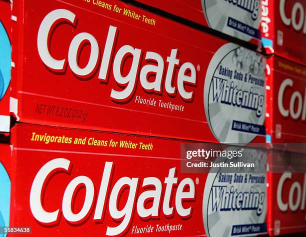 Colgate Toothpaste In Store Colgate Toothpaste Photos et images de collection - Getty Images