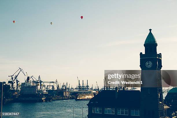 germany, hamburg, st pauli landing stages in the evening - port of hamburg stock pictures, royalty-free photos & images