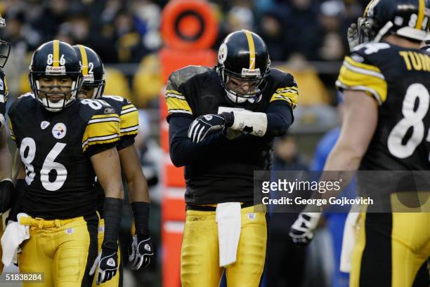 Quarterback Ben Roethlisberger of the Pittsburgh Steelers looks at the play list taped to his wrist during a game against the Washington Redskins at...