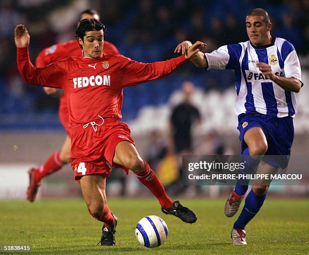 Deportivo's Uruguayan Walter Pandiani vies with Monaco's Francois Modesto during their Group A Champions League football match in La Coruna, 08...