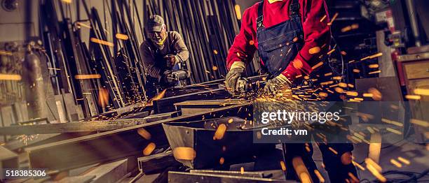 lavoratori industriali con strumenti di lavoro - operaio metallurgico foto e immagini stock