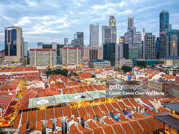 singapore's chinatown and financial district - singapore night market stock pictures, royalty-free photos & images