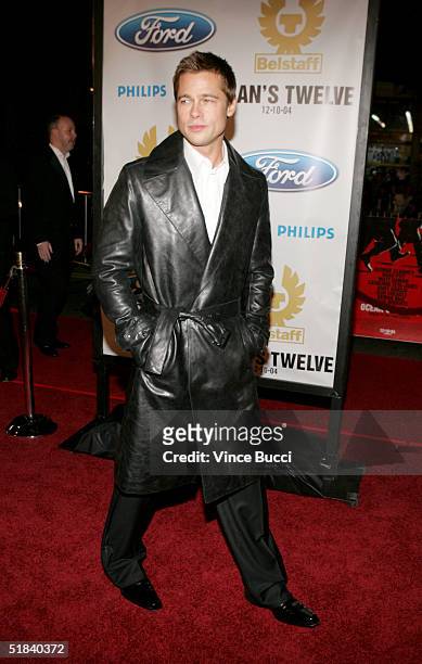 Actor Brad Pitt arrives at the Warner Bros. Premiere of the film "Ocean's Twelve" at Grauman's Chinese Theatre December 8, 2004 in Hollywood...