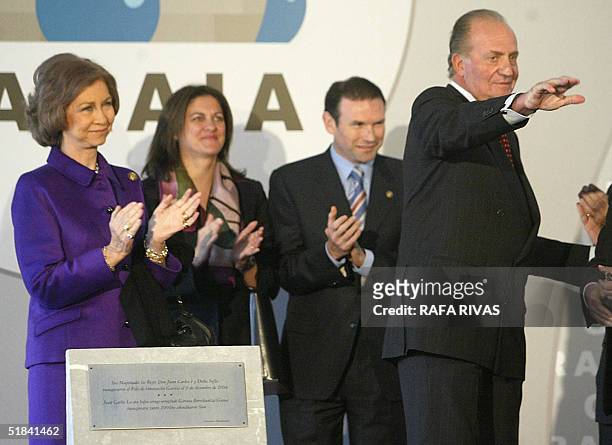King of Spain Juan Carlos de Borbon salutes attendants next to the President of the Basque regional Government Juan Jose Ibarretxe , Spanish Minister...