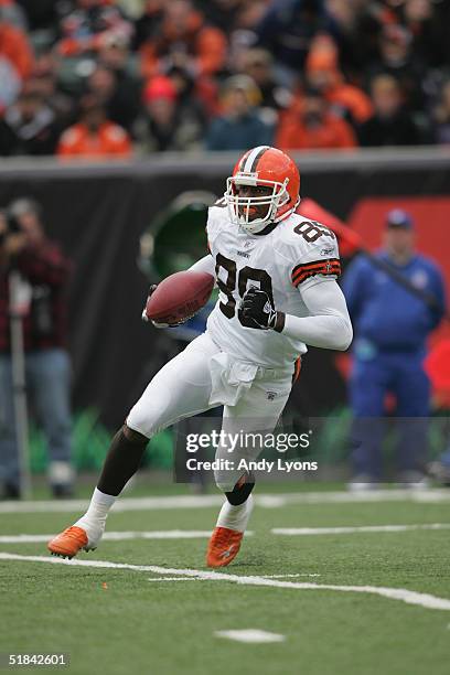 Wide receiver Richard Alston of the Cleveland Browns carries the ball against the Cincinnati Bengals during the game at Paul Brown Stadium on...