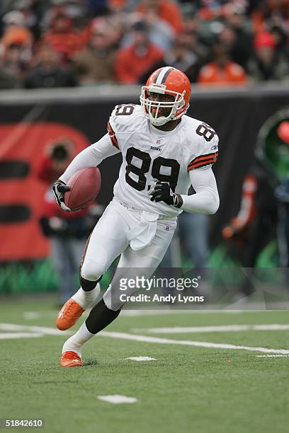 Wide receiver Richard Alston of the Cleveland Browns carries the ball against the Cincinnati Bengals during the game at Paul Brown Stadium on...