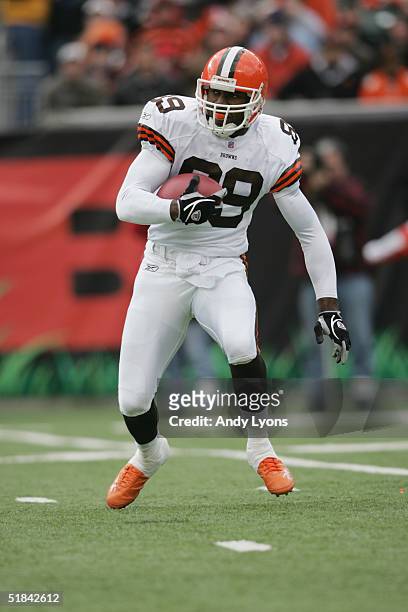 Wide receiver Richard Alston of the Cleveland Browns carries the ball against the Cincinnati Bengals during the game at Paul Brown Stadium on...