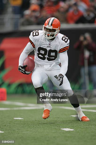 Wide receiver Richard Alston of the Cleveland Browns carries the ball against the Cincinnati Bengals during the game at Paul Brown Stadium on...