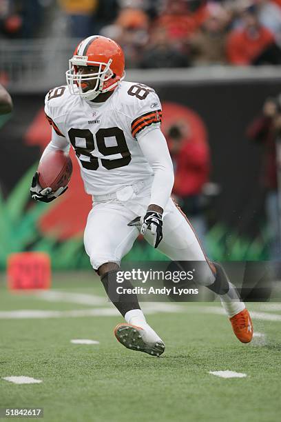 Wide receiver Richard Alston of the Cleveland Browns carries the ball against the Cincinnati Bengals during the game at Paul Brown Stadium on...