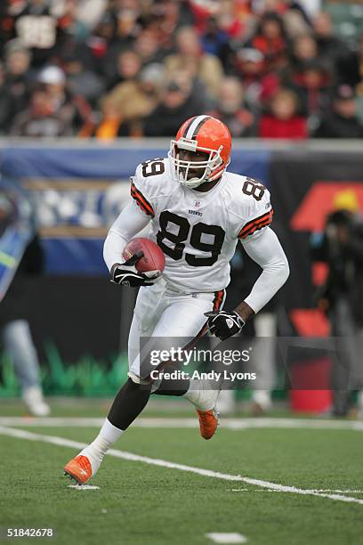 Wide receiver Richard Alston of the Cleveland Browns carries the ball against the Cincinnati Bengals during the game at Paul Brown Stadium on...