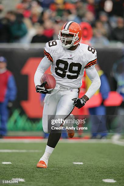 Wide receiver Richard Alston of the Cleveland Browns carries the ball against the Cincinnati Bengals during the game at Paul Brown Stadium on...