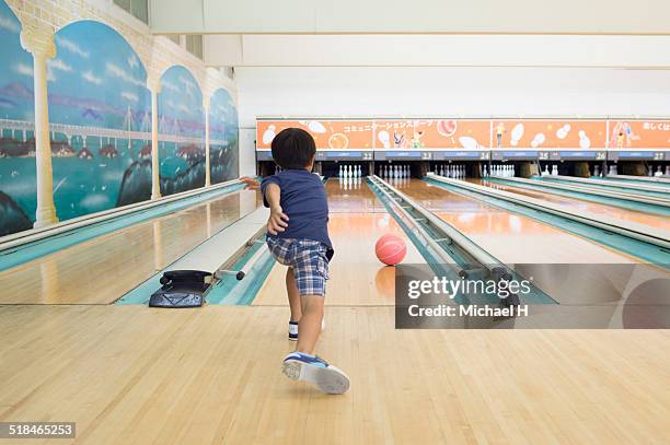 little boy bowler - bowlingbahn stock-fotos und bilder