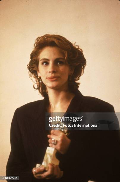 American actress Julia Roberts holds her Golden Globe award for Best Performance by an Actress in a Motion Picture - Comedy or Musical at the 48th...