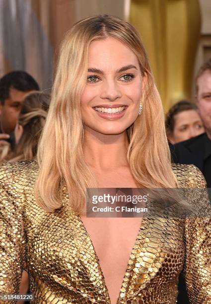 Actress Margot Robbie attends the 88th Annual Academy Awards at Hollywood & Highland Center on February 28, 2016 in Hollywood, California.