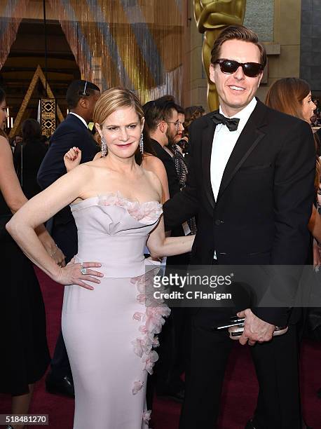 Actress Jennifer Jason Leigh and guest attend the 88th Annual Academy Awards at Hollywood & Highland Center on February 28, 2016 in Hollywood,...