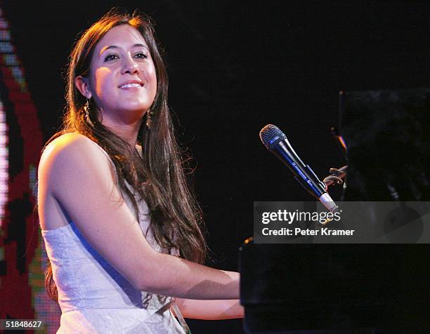 Singer Vanessa Carlton performs on stage at the Z100 Jingle Ball 2004 at Madison Square Garden on December 10, 2004 in New York City.