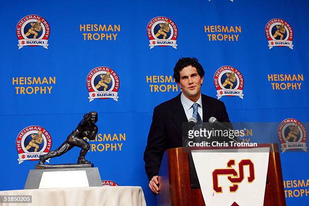 Quarterback Matt Leinart of the University of Southern California Trojans wins the 2004 Heisman Trophy on December 11, 2004 in New York City.