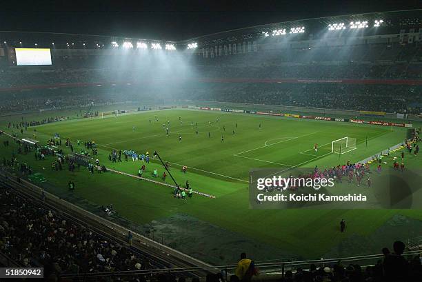 General view of the Toyota Cup between FC Porto and Once Caldas at Yokohama International stadium on December 12, 2004 in Yokohama, Japan.