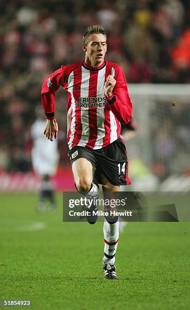 Peter Crouch of Southampton in action during the Barclays Premiership match between Southampton and Middlesbrough at St. Mary's Stadium on December...