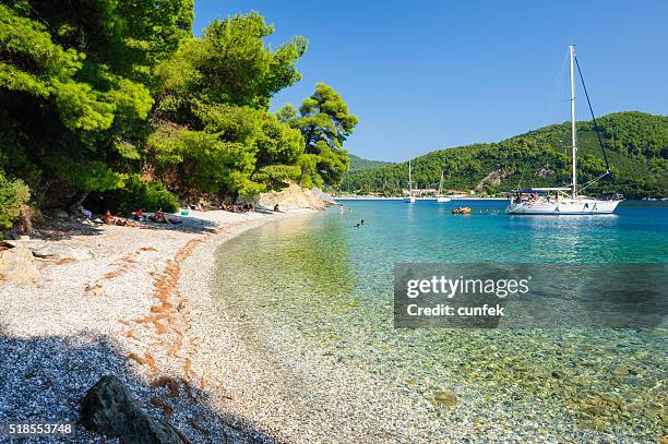 versteckte teil adrina strand skopelos - insel skopelos stock-fotos und bilder