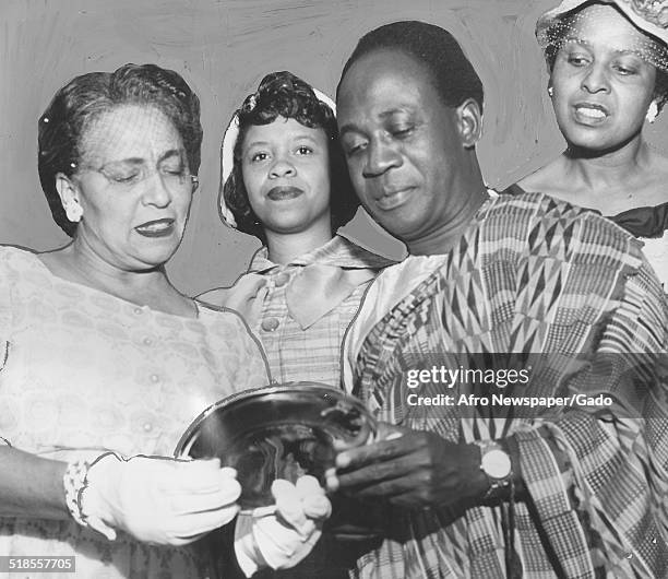 Former president of Ghana Kwame Nkrumah, Lorraine Williams and two women presenting gifts, 1957.