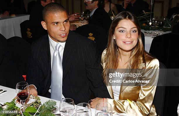 Real Madrid player Ronaldo and girlfriend Daniela Cicarelli attend the GQ Awards 2004 at Hotel Palace December 13, 2004 in Madrid, Spain.