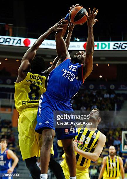 Bryant Dunston, #42 of Anadolu Efes Istanbul in action during the 2015-2016 Turkish Airlines Euroleague Basketball Top 16 Round 13 game between...