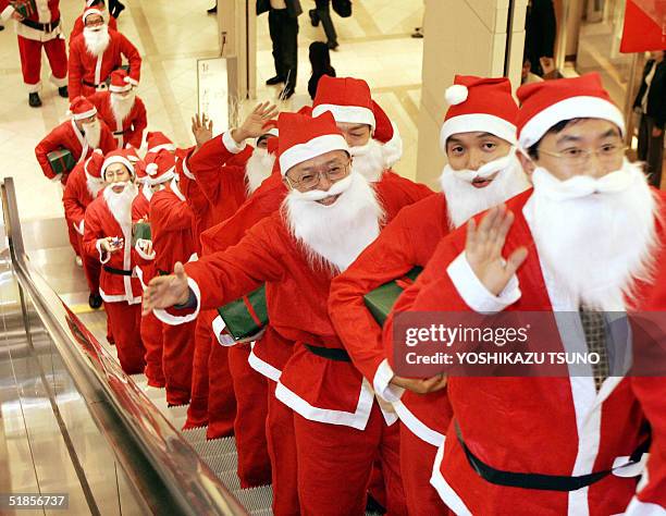 Japanese Santa Japanese Family Gift Photos and Premium High Res Pictures - Getty Images