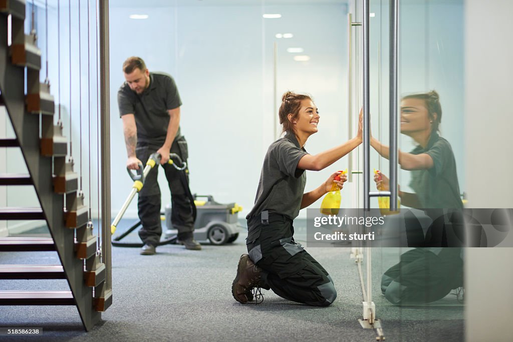 Commercial cleaning contractors
