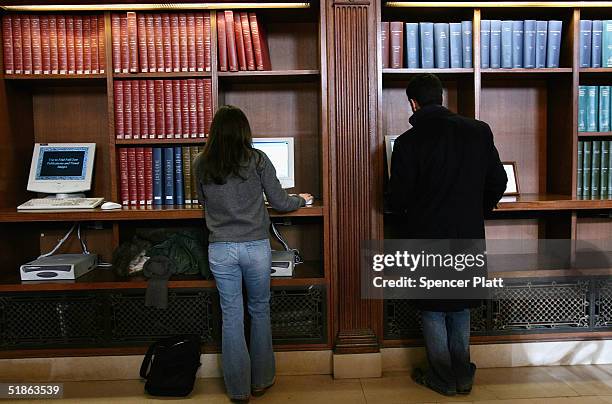 People Using Library Computers Oxford Digital Library Photos and Premium High Res Pictures - Getty Images