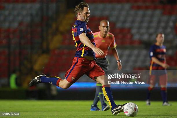 Frank de Boer of Barcelona Legends drives the ball during the match between Leyendas de Mexico and FCB Legends at La Corregidora Stadium on april 01,...