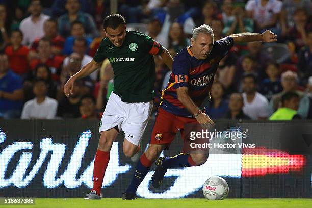 Hristo Stoichkov of Barcelona Legends struggles for the ball with Mario Mendez of Leyendas de Mexico during the match between Leyendas de Mexico and...