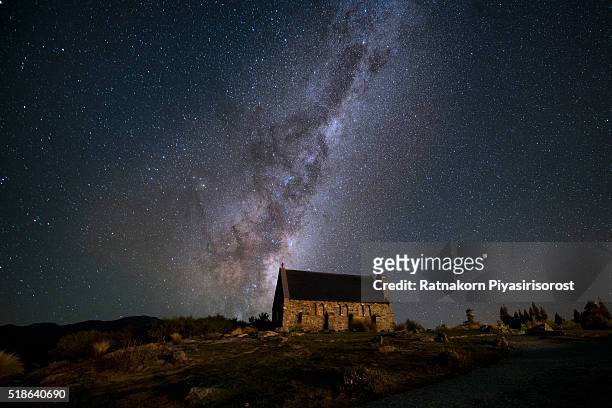 starry night at lake takepo - church of the good shepherd tekapo stock pictures, royalty-free photos & images