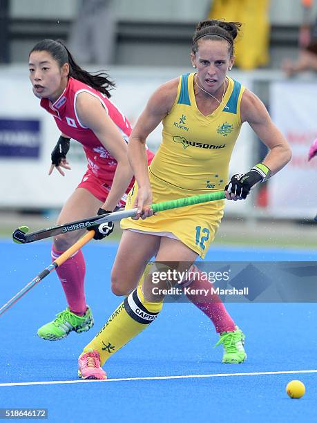 Madonna Blyth of Australia makes a break during the Festival of Hockey pool match between Australia and Japan on April 02, 2016 in Hastings, New...
