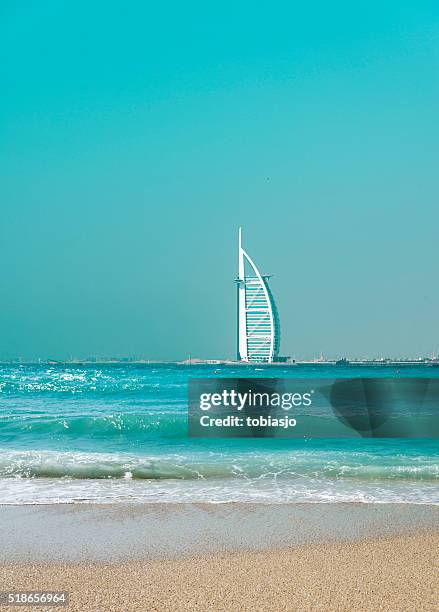 hotel burj al arab, dubai, emiratos árabes unidos - hotel jumeirah beach fotografías e imágenes de stock