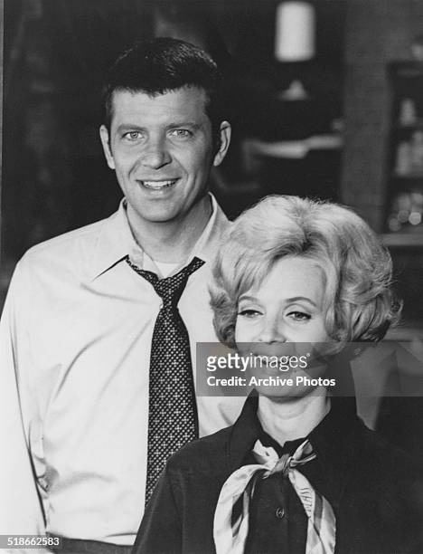 American actors Robert Reed , as Mike Brady, and Florence Henderson as Carol Brady, in the US TV sitcom 'The Brady Bunch', circa 1970.