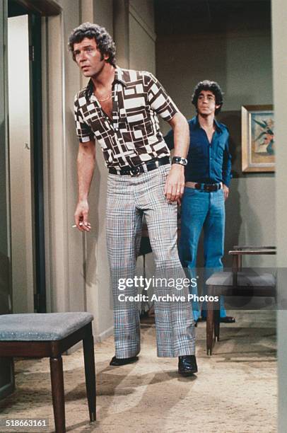 American actors Robert Reed as Mike Brady, and Barry Williams as Greg Brady in the US TV sitcom 'The Brady Bunch', circa 1974.