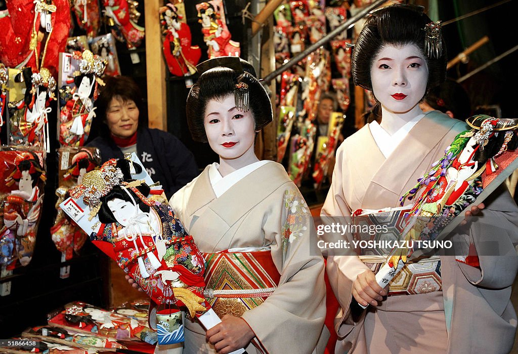Geisha girls Chino (L) and Chizuru admir