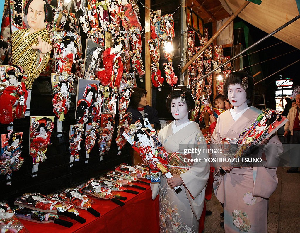Geisha girls Chino (L) and Chizuru admir