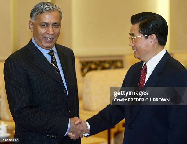 Visiting Pakistan Prime Minister Shaukat Aziz meets with Chinese President Hu Jintao , 16 December 2004, at the Great Hall of the People in Beijing....