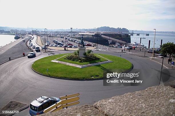 traffic circle - right cerebral hemisphere stockfoto's en -beelden