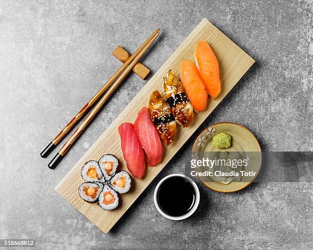 sushi - nigiri stockfoto's en -beelden