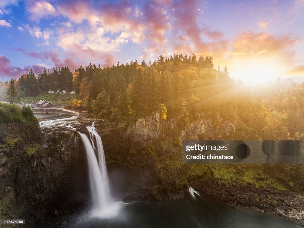 Snoqualmie Falls in fall